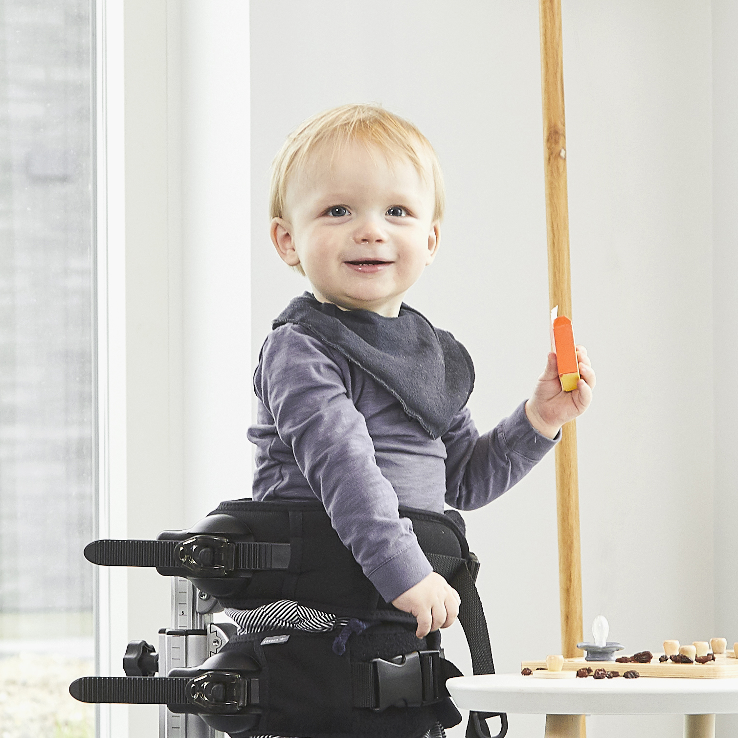 Paediatric_standing_aids_Step1.jpg