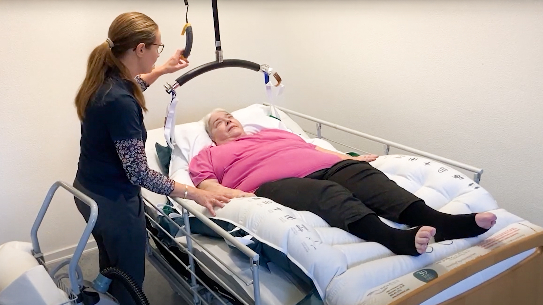 /contentassets/d2d31e9f703f4bbda822ccb14fec4dcc/elin_hovermatt-repositioning-sheet.jpg?width=1280&Quality=90&rmode=max&scale=down