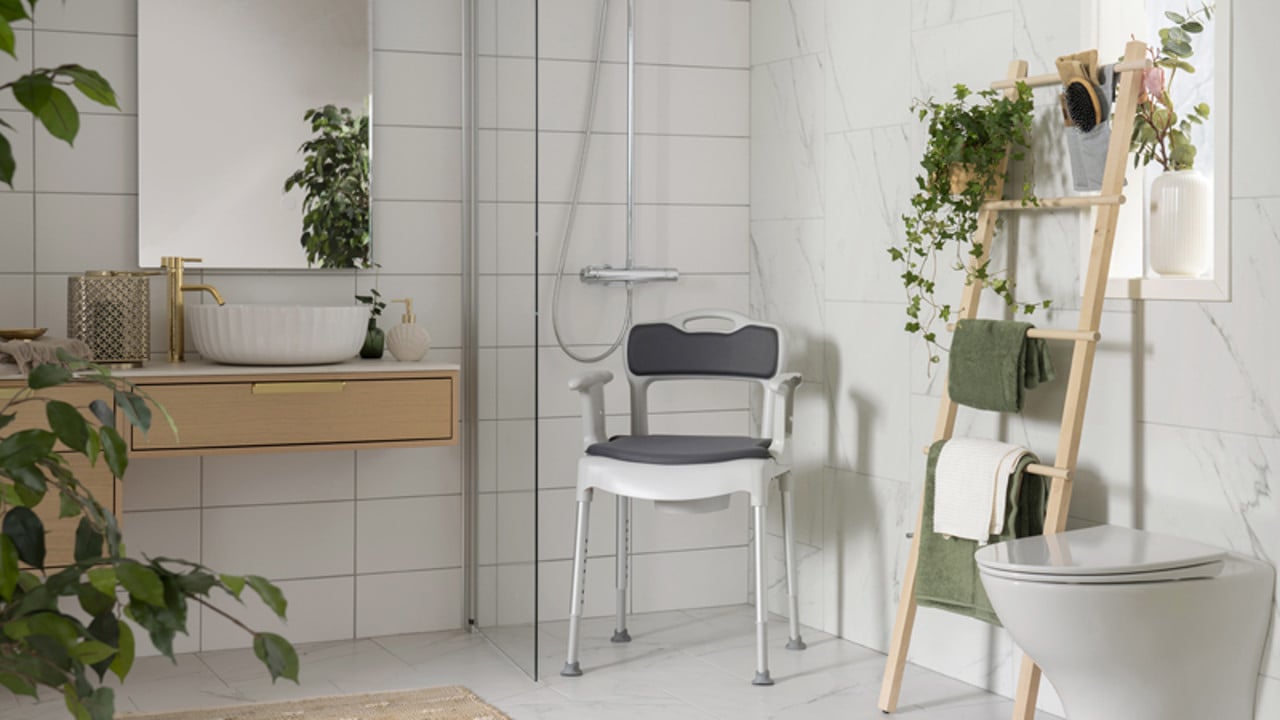 /globalassets/0-international/knowledge/insights/bathroom/clinical-benefits-shower-commodes/c.b_shower-commodes_introduction.jpg?width=1280&Quality=90&rmode=max&scale=down