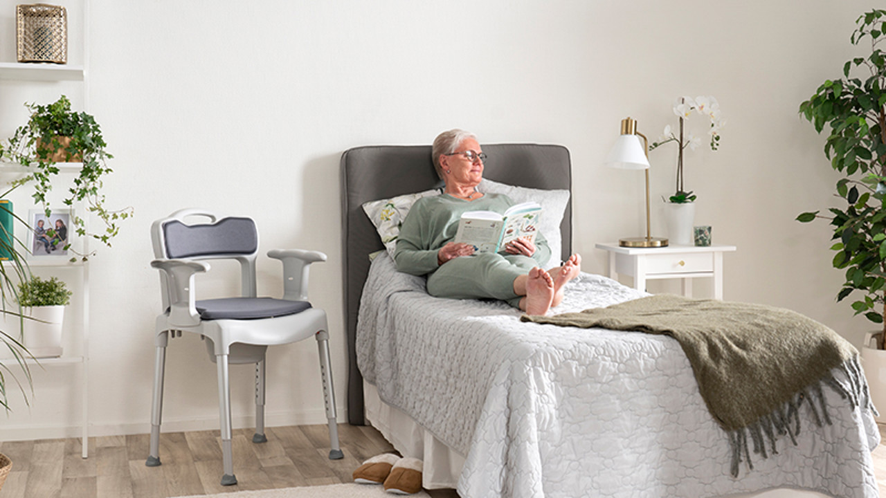 /globalassets/0-international/knowledge/insights/bathroom/clinical-benefits-shower-commodes/clinical-benefits-shower-commodes_commode-chairs.jpg?width=1280&Quality=90&rmode=max&scale=down