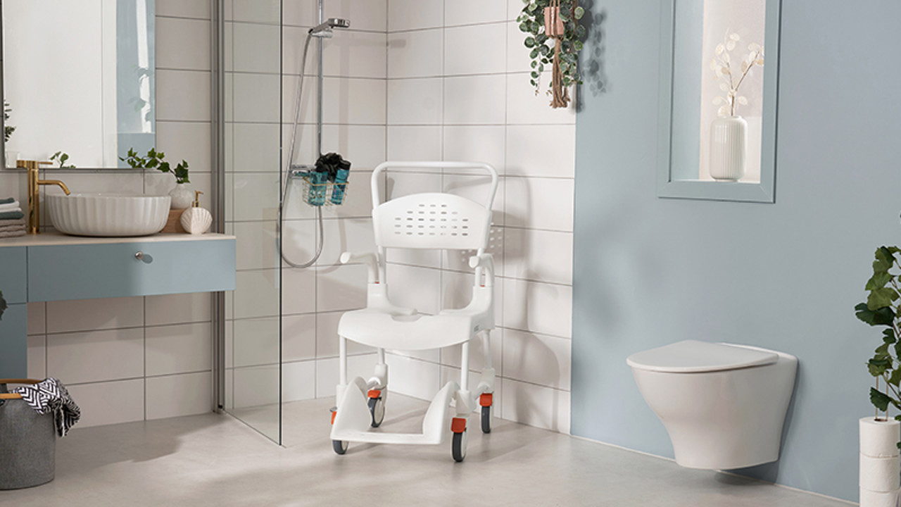 /globalassets/0-international/knowledge/insights/bathroom/clinical-benefits-shower-commodes/clinical-benefits-shower-commodes_mobile-shower.jpg?width=1280&Quality=90&rmode=max&scale=down