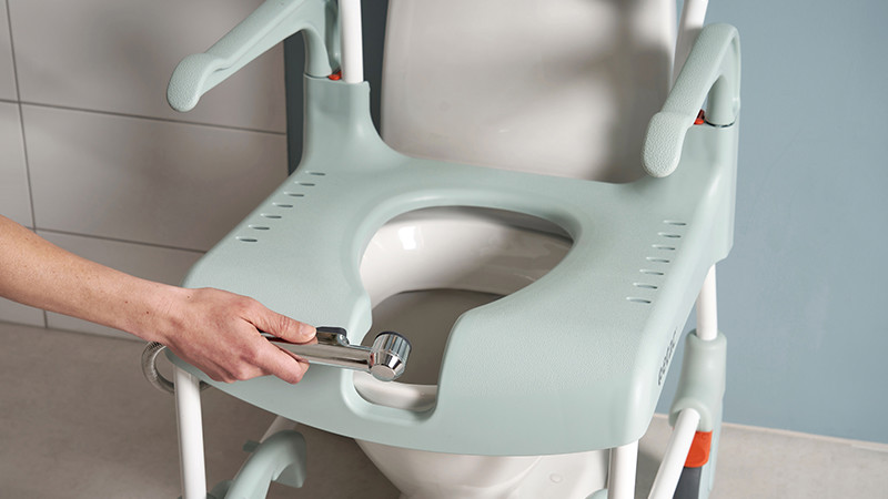 Clinical benefits-shower commodes_under seat access.jpg