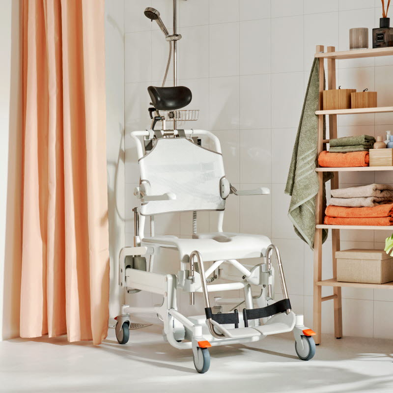 /globalassets/0-international/knowledge/insights/bathroom/unsung-heros-of-homecare/etac-alto-sideview-shower.jpg?width=1280&Quality=90&rmode=max&scale=down