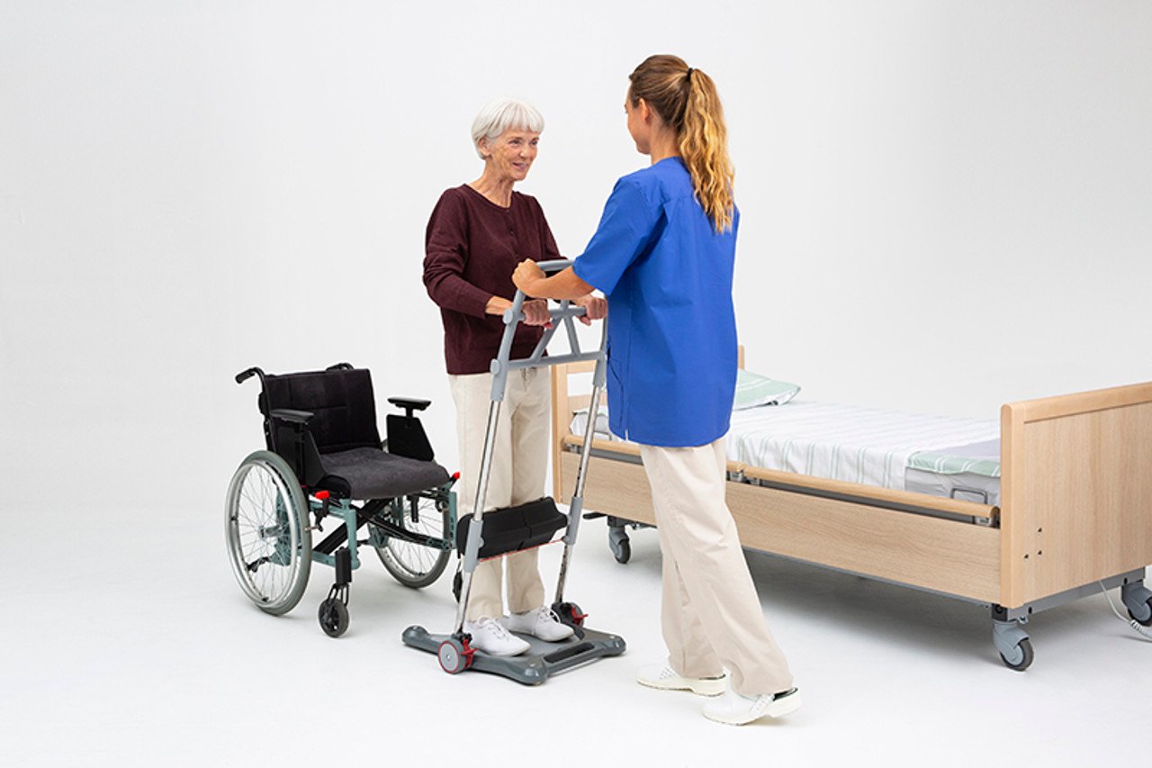 /globalassets/0-international/products/patient-handling/campaigns/molift-raiser-pro/molift-raiser-pro_wheelchair_carer_user-800x533.jpg?width=1280&Quality=90&rmode=max&scale=down