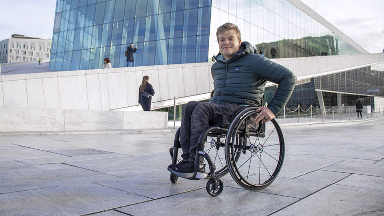 /globalassets/0-international/products/wheelchairs/campaigns/ki-jesper/jsp_outdoors2_800x450.jpg?width=1280&Quality=90&rmode=max&scale=down