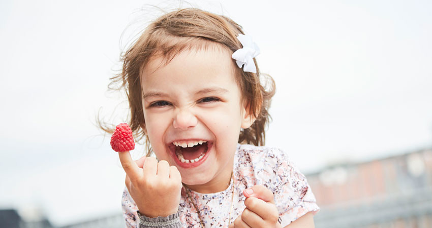 Girl-raspberry-850x450.jpg