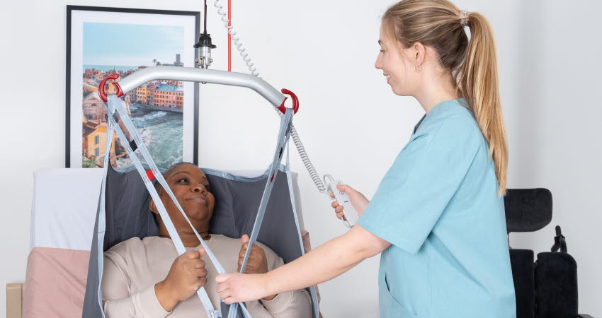 Molift EvoSling HighBack Padded Carer and patient2-850x450.jpg