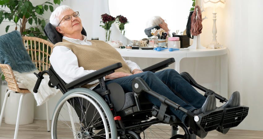 Prio3A_environment_mirror_recline-850x450.jpg