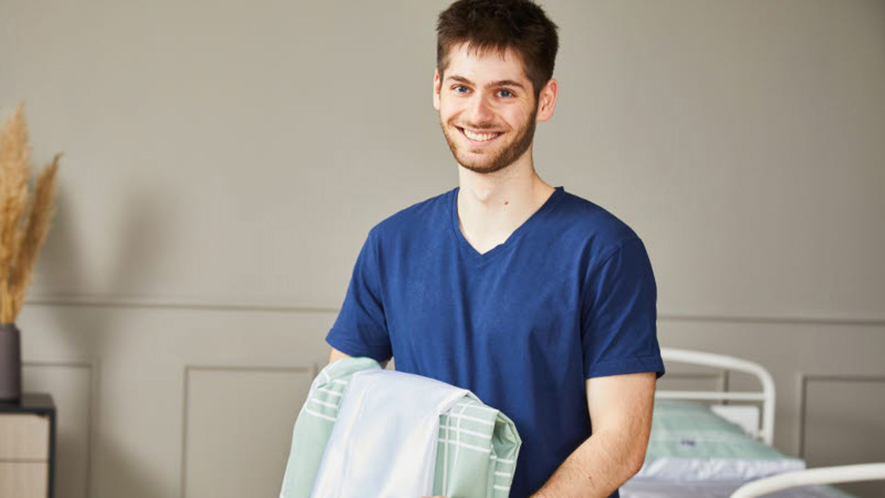 /globalassets/0-sweden/produkter/patientforflyttning/dragmatning/immedia-satinsheet_carer800x450.jpg?width=1280&Quality=90&rmode=max&scale=down