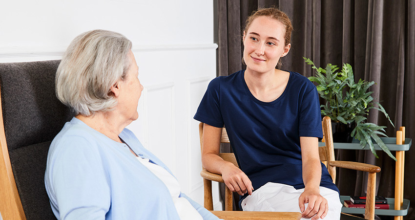 Older-woman-and-carer-talking-850x450.jpg