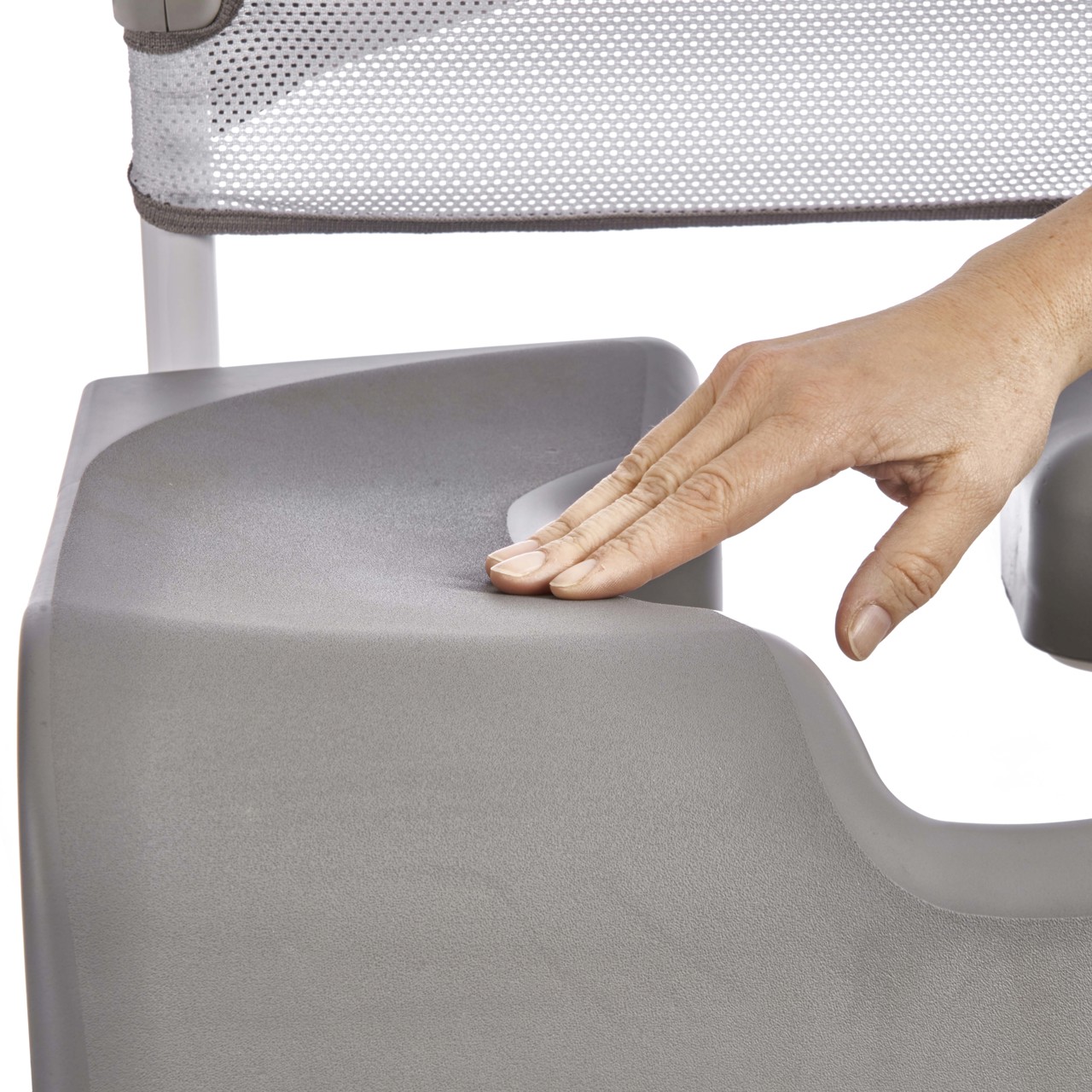 /globalassets/0-sweden/utbildning/produktutveckling-swift-mobil-2/etac-swift-mobil-2-soft-seat-4-cm_softness.jpg?width=1280&Quality=90&rmode=max&scale=down