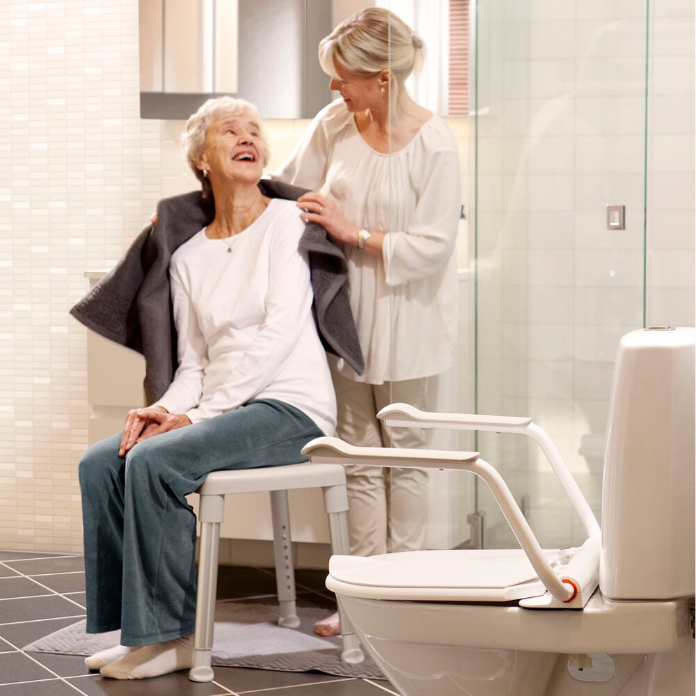 With its neat design, Etac Supporter blends naturally into the bathroom.