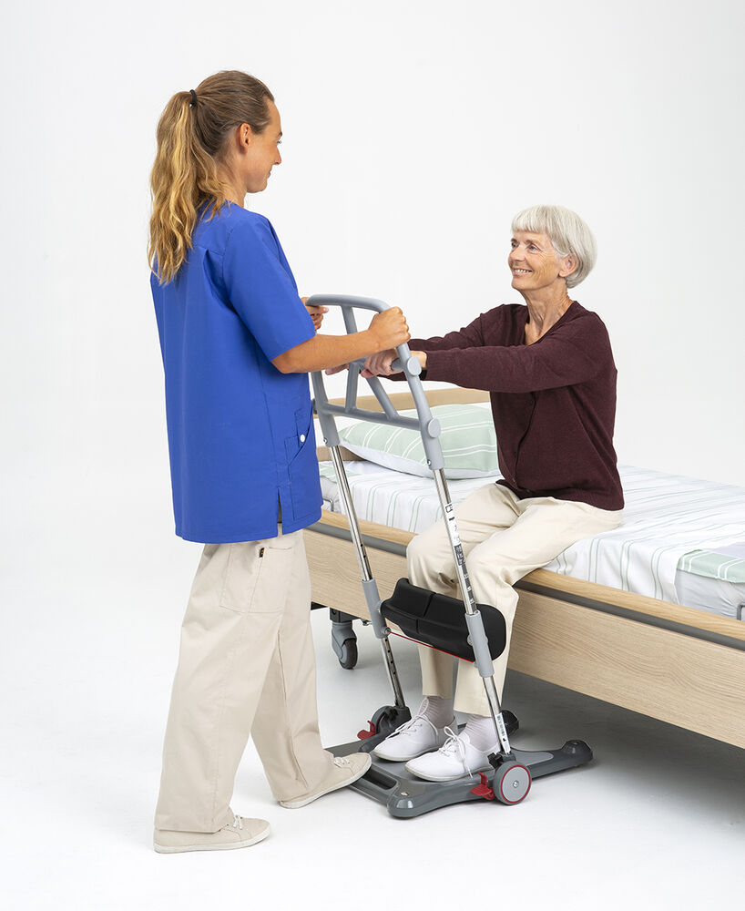 Molift Raiser Pro - carer and user at hospital