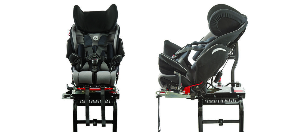 The swing-out frame enables parents to turn and slide the seat in and out of the car so they don’t have to bend when lifting the child into the seat. It also avoids straining their back.