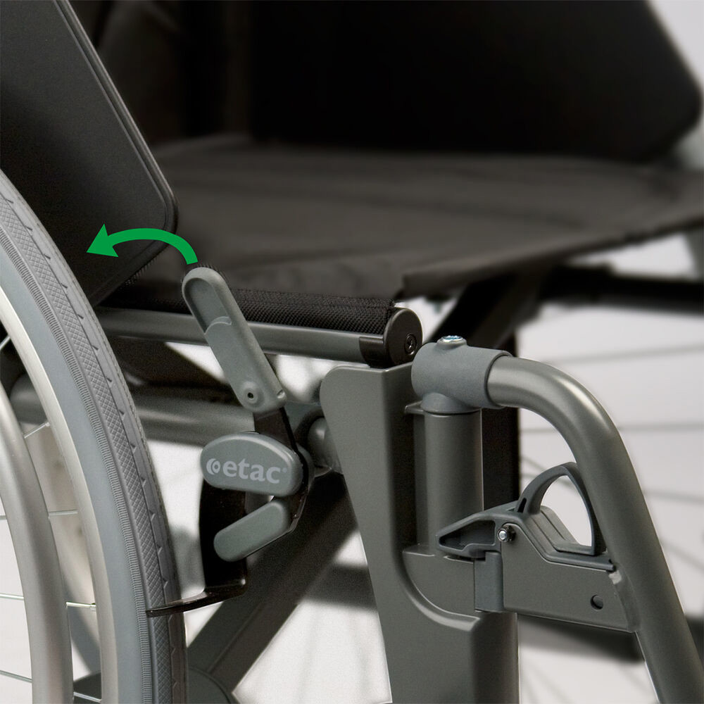 To facilitate side transfer, the brake levers are foldable.