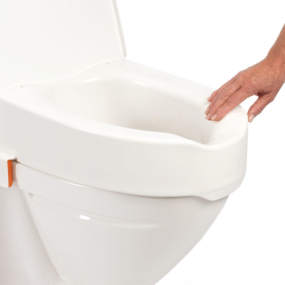 The soft shape of the seat gives safe support and high comfort. An extra large opening and generous recesses facilitate acessibility during personal hygiene.