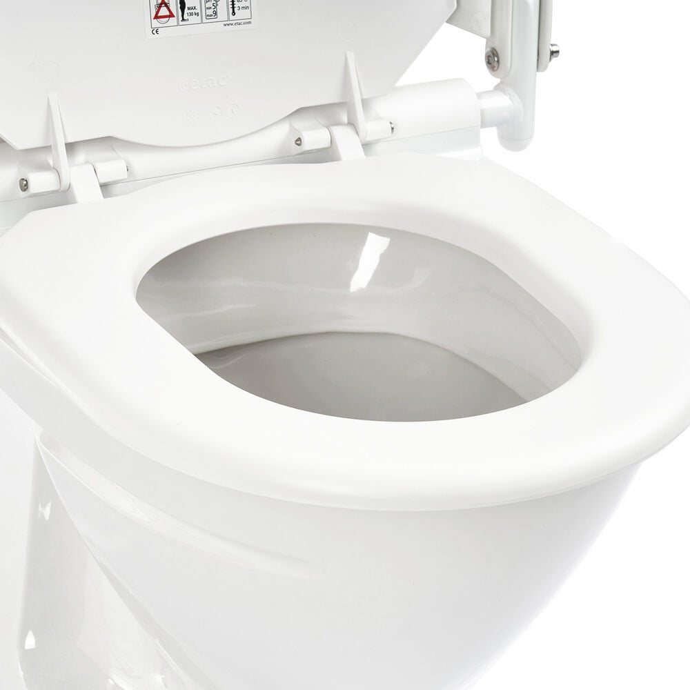 The shape of the seat is ergonomic and comfortable while offering the best accessibility as it has a large opening.