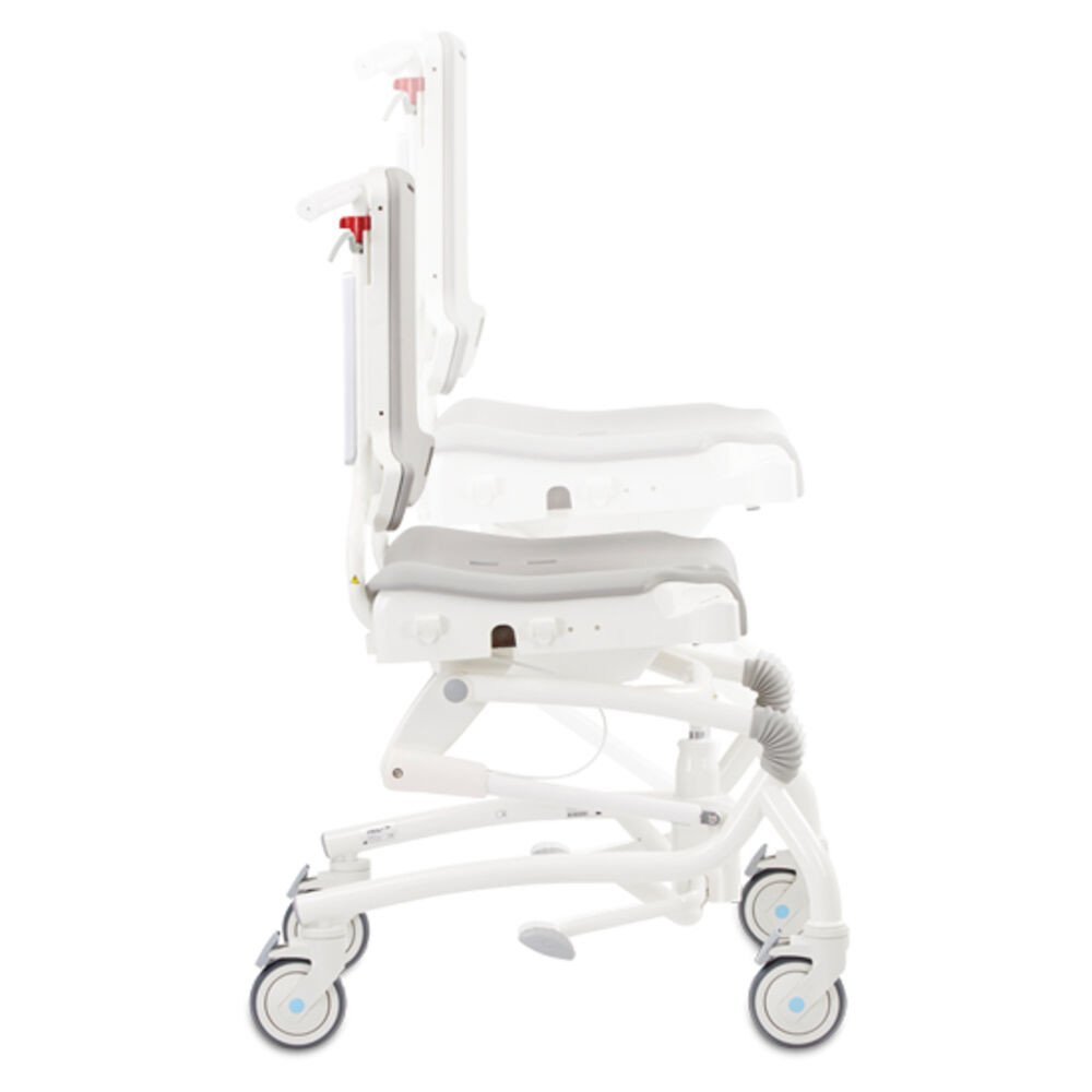One of the great features of the Heron is the hydraulic or powered height adjustment which allow you to adjust the chair into the correct position and reduce the time spent in a twisted or awkward position.