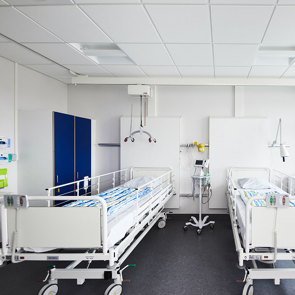 Molift Rail System can be installed and optimized for lifting 160 up to 500 kg on single motor units.