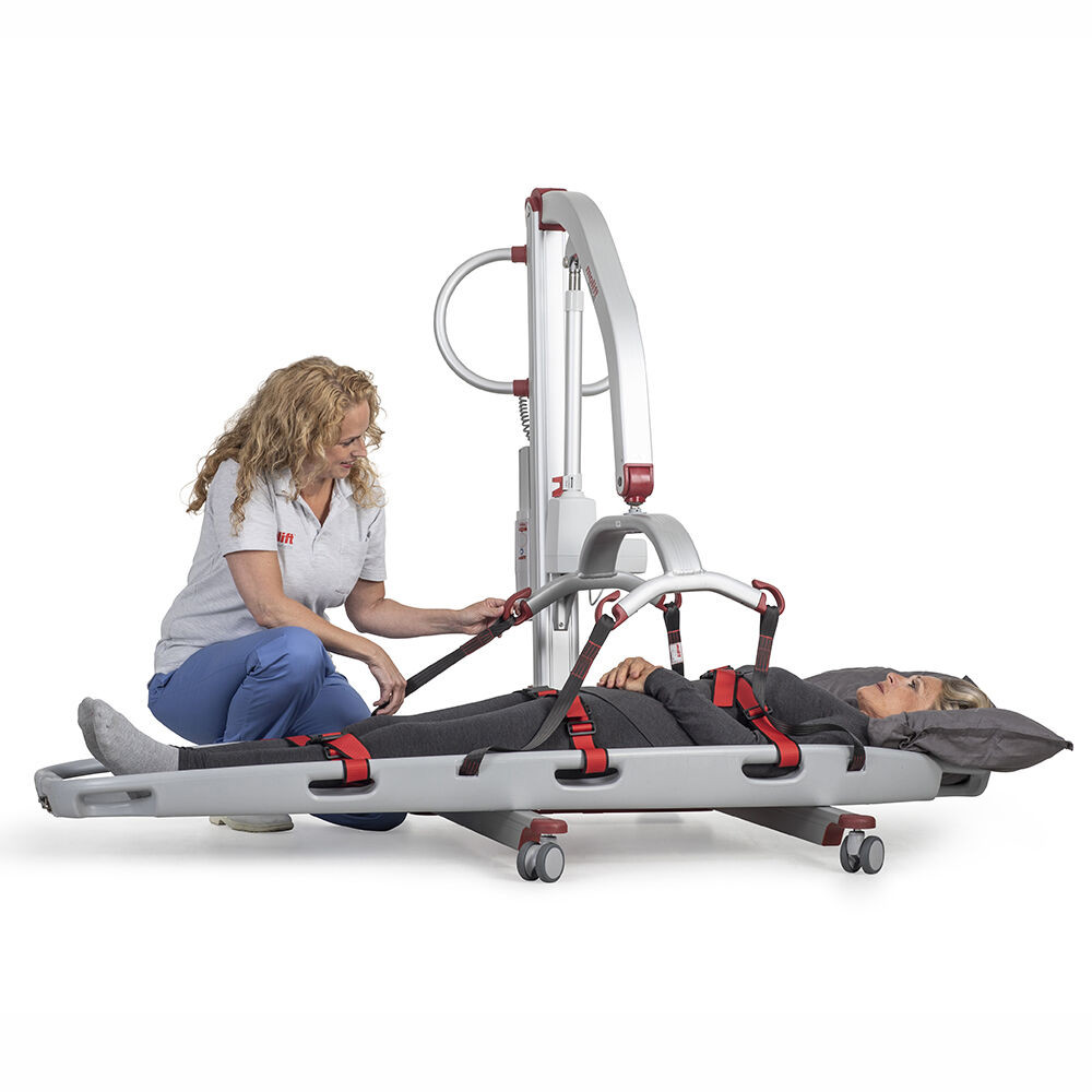 Easy hoisting with a stretcher