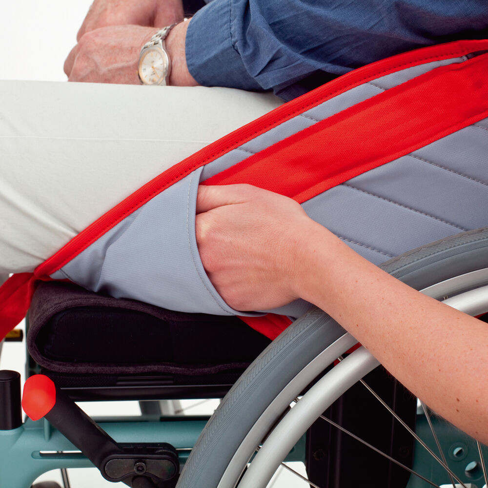 Pockets in the back and on the legrests facilitate application, primarily in sitting position.