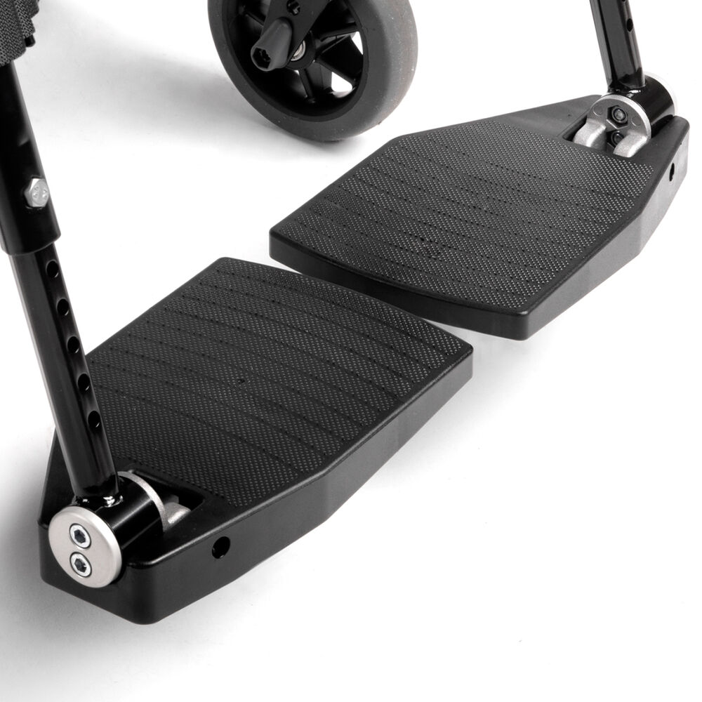 To create a further active position, Cross can be equipped with leg supports that have a narrow "knee" angle.