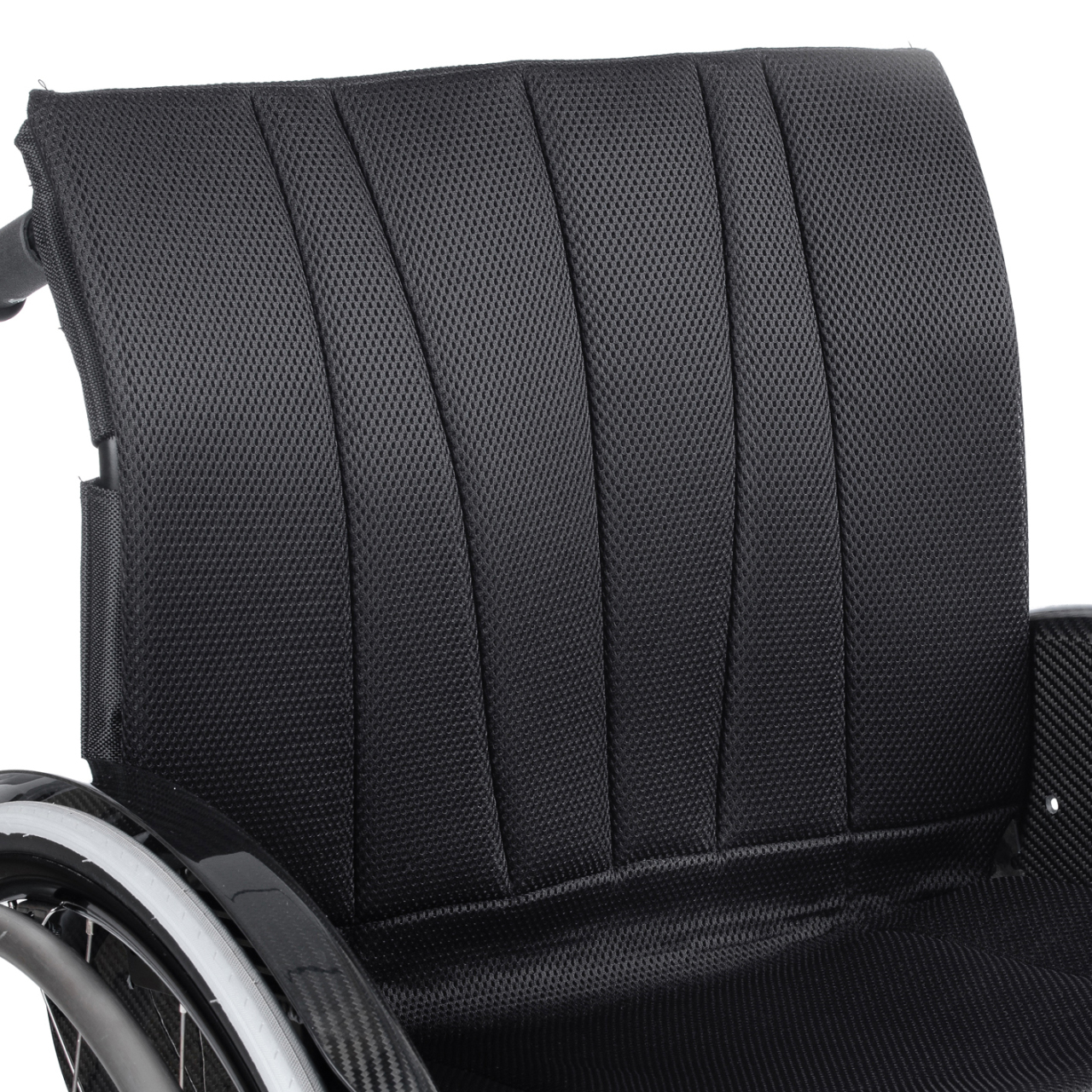 The cover in Airmesh gives a modern and light impression. It can also be used for the 3A back support.