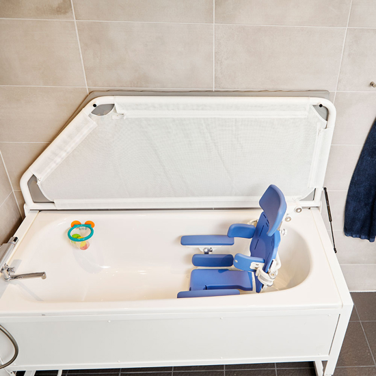 Flamingo-Curo_in-a-bathtub.jpg