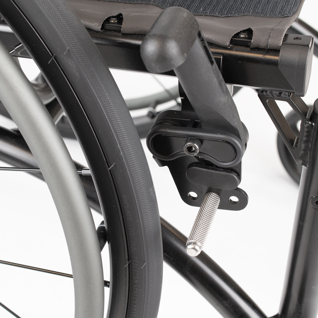 Brake with angled brake handle, black or red