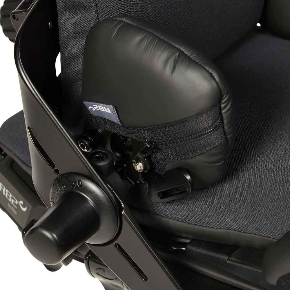 Width adjustable hip supports, mounted from the sides.