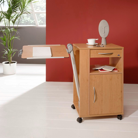 3025_Care_Estrado_02_M.jpg