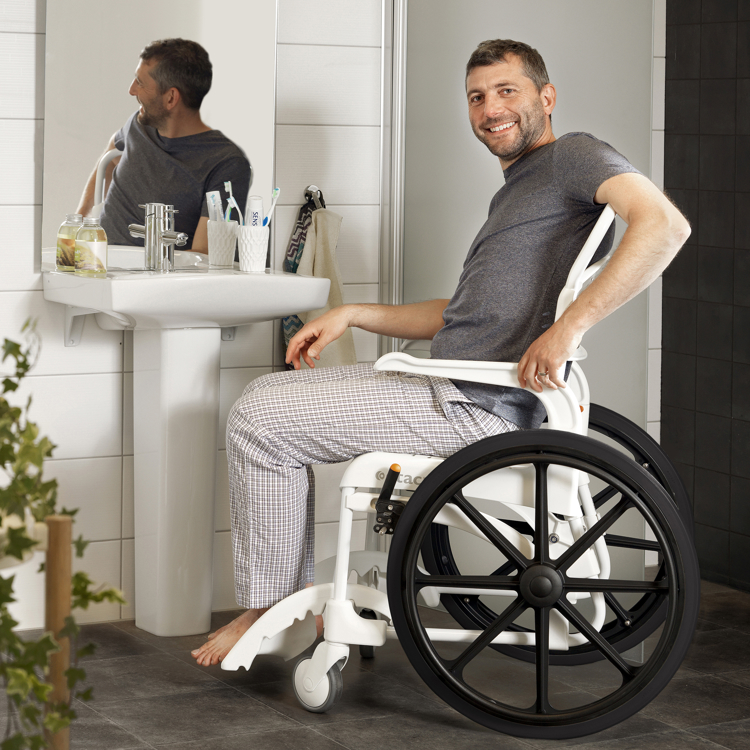 Etac-Clean-24-self-propelled-User-man-W28cm_black_800-800.jpg