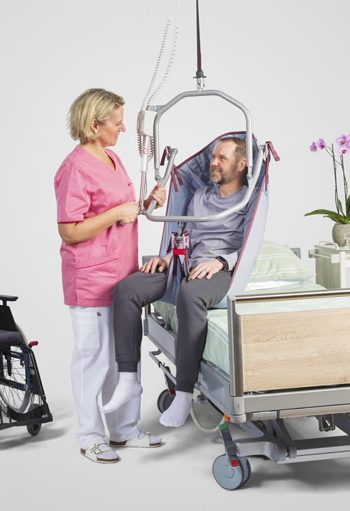 Molift Air Tilt_user and carer.jpg