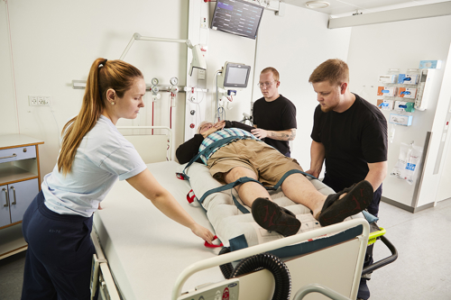 HoverMatt SPU - Paramedics delivering patient at hospital