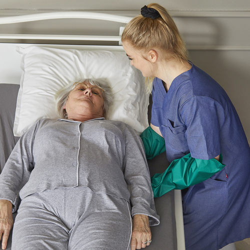 Immedia MultiGlide Glove_User in bed_Carer (6)