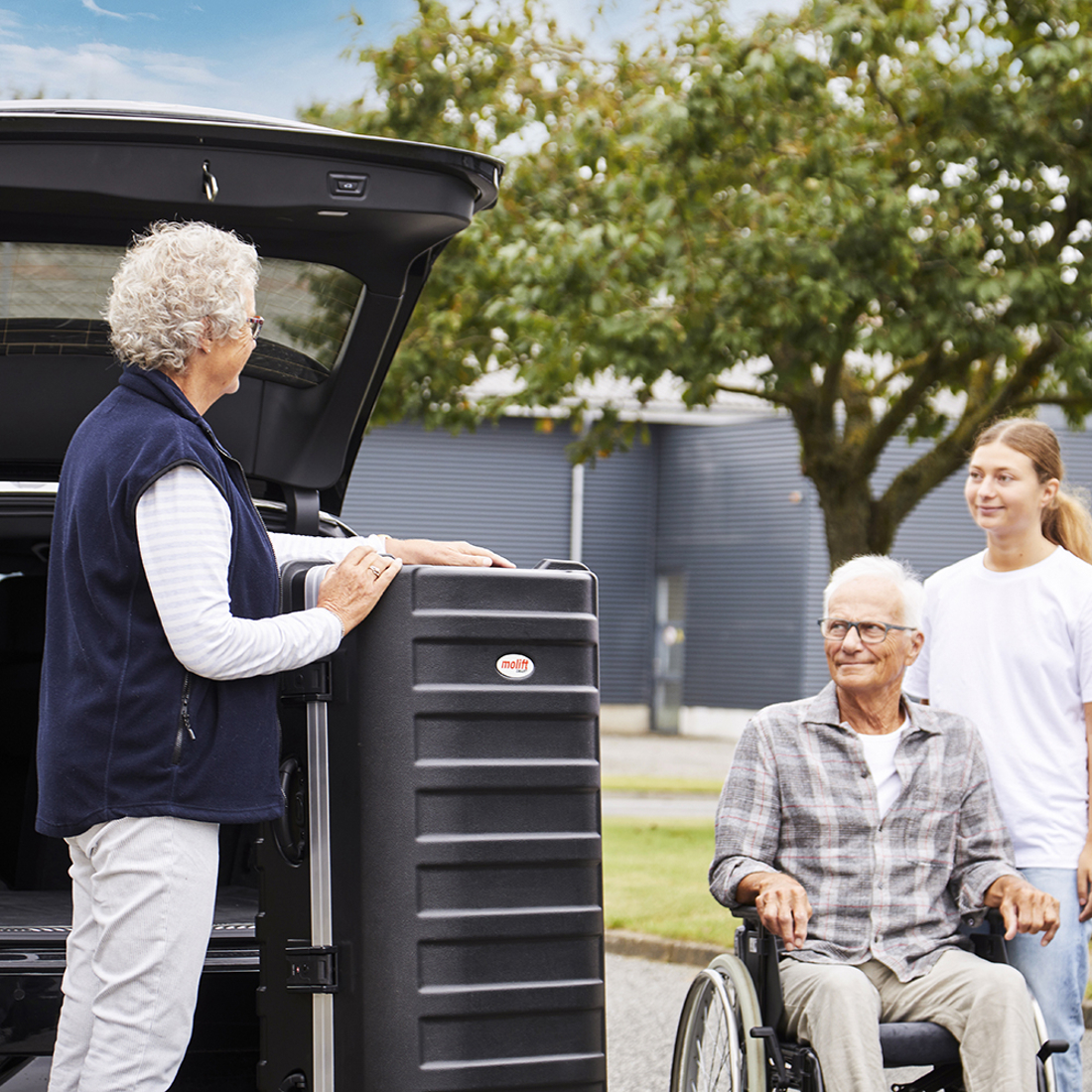 Molift Smart 150, Travel suitcase loading in car