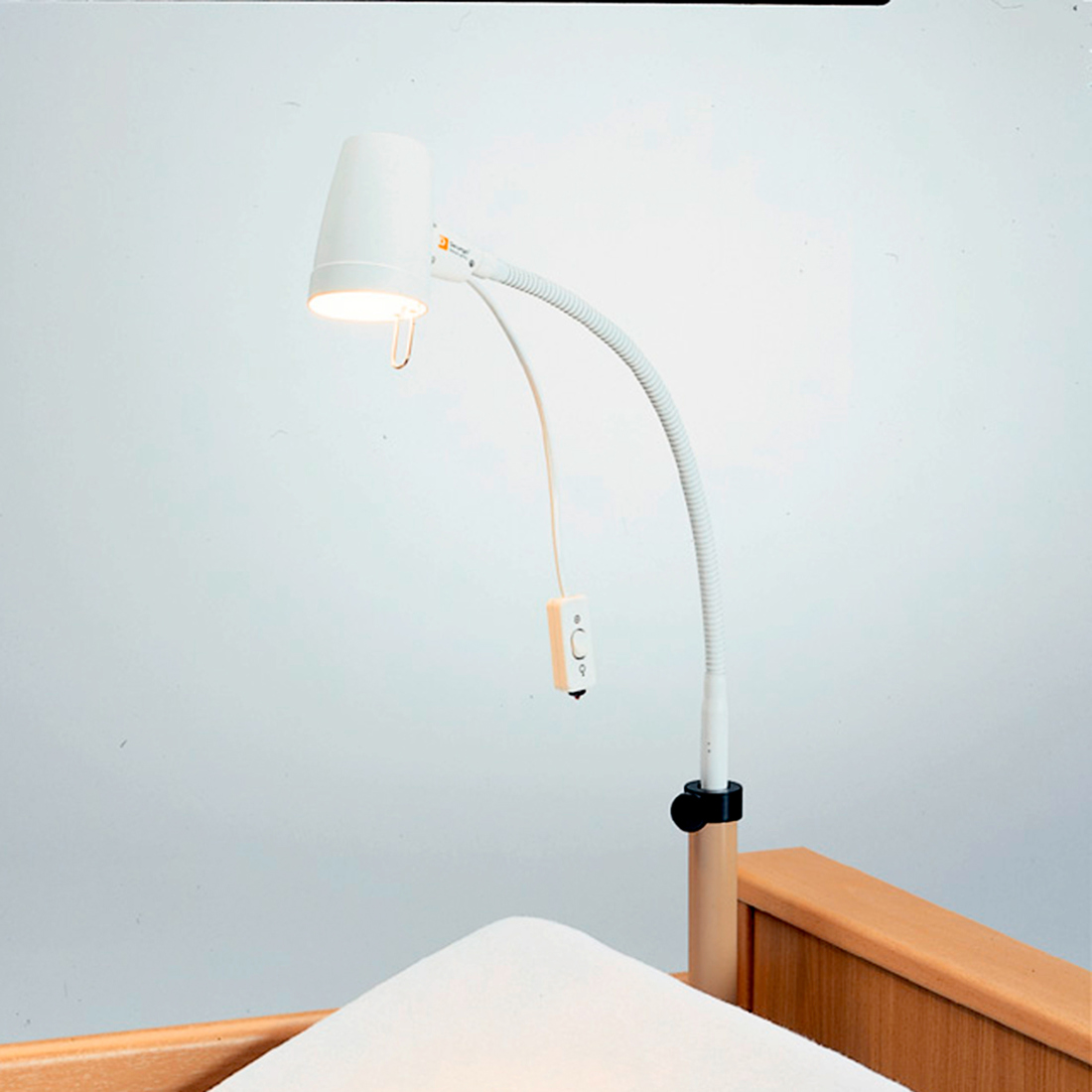 Bed-Reading-lamp_552592.jpg