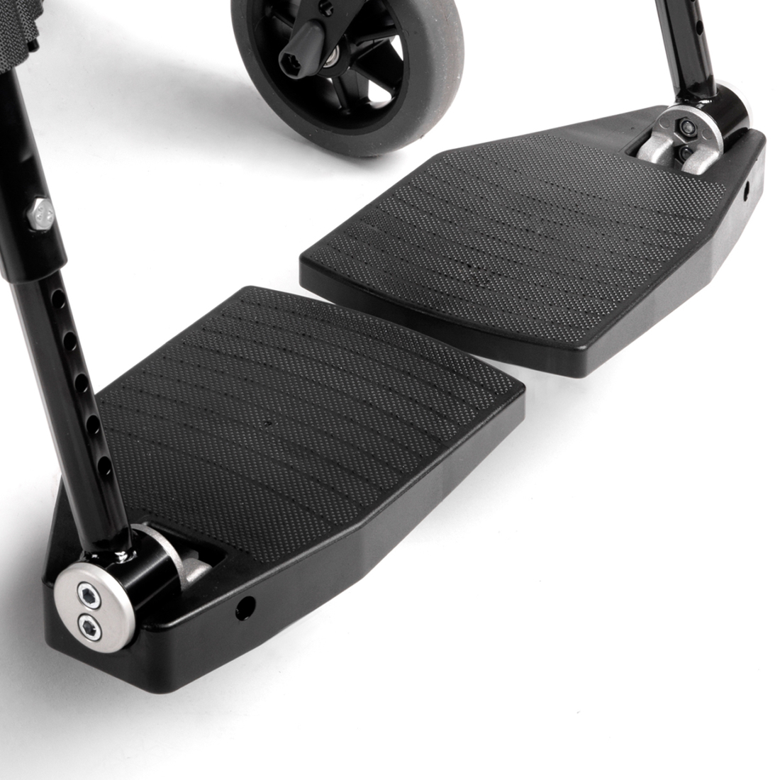 To create a further active position, Cross can be equipped with leg supports that have a narrow "knee" angle.