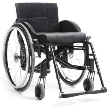 etac-cross-wheelchair-5-active-3A-black-angled_576490.jpg