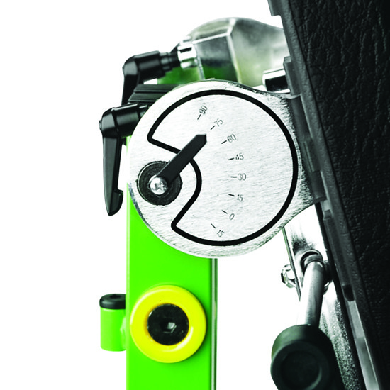 Keep track of the tilt angle with the protractor