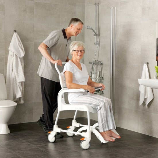 Mobile shower commodes
