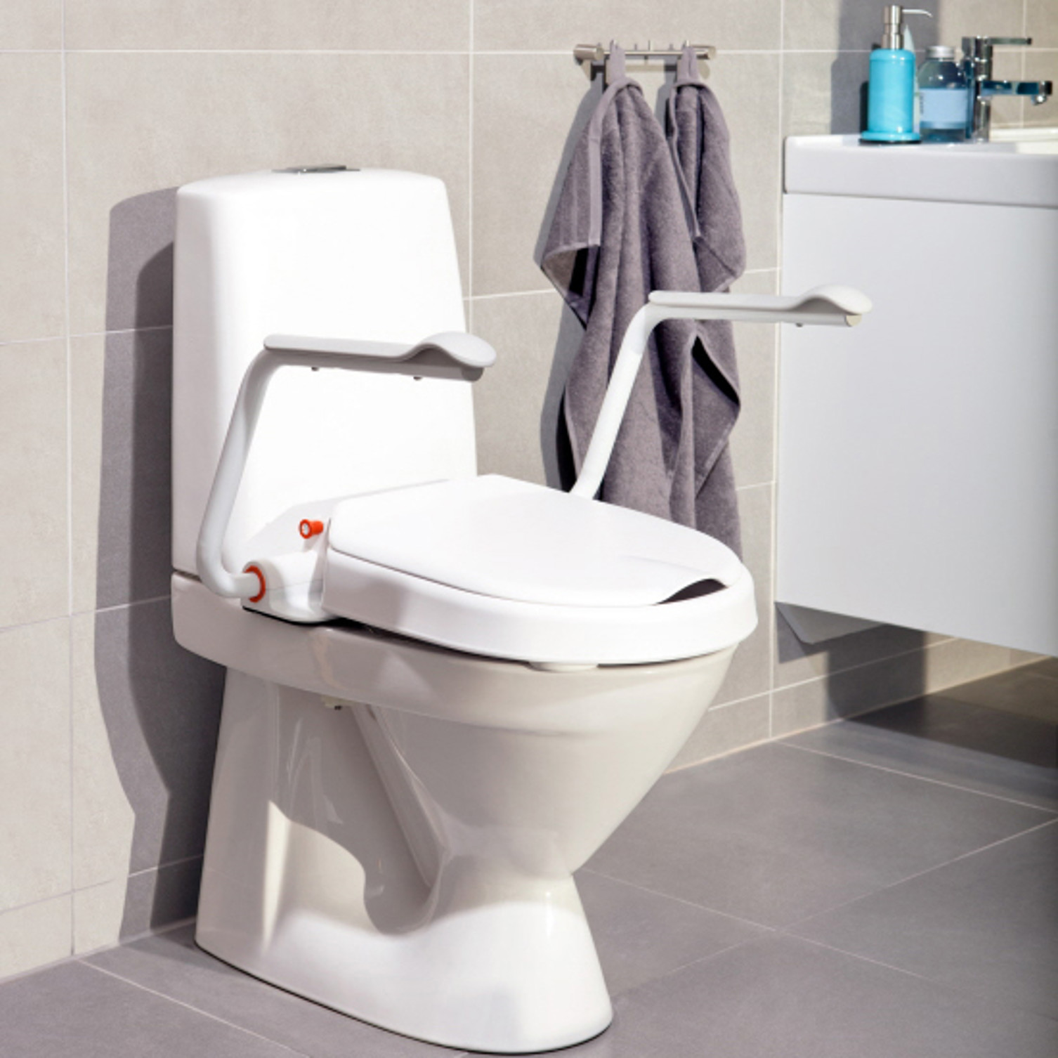 /globalassets/inriver/resources/image/structureimage/hi_loo_6_grey_product_in_envirionment.jpg?width=1506&Quality=90&rmode=max&scale=down