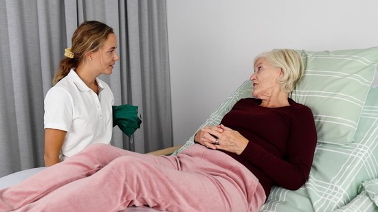 Wie Sie einen Benutzer im Bett in eine sitzende Position bringen können.