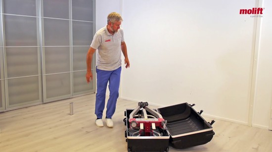 Comment ranger le lève-personne dans la valise de transport