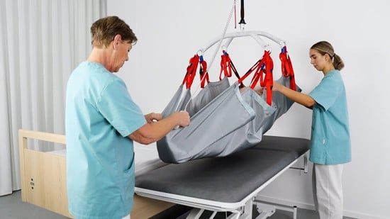 Lär dig hur du förflyttar en patient i ryggläge