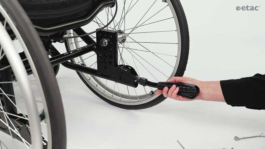 Etac Prio 3A, How to adjust anti-tippers